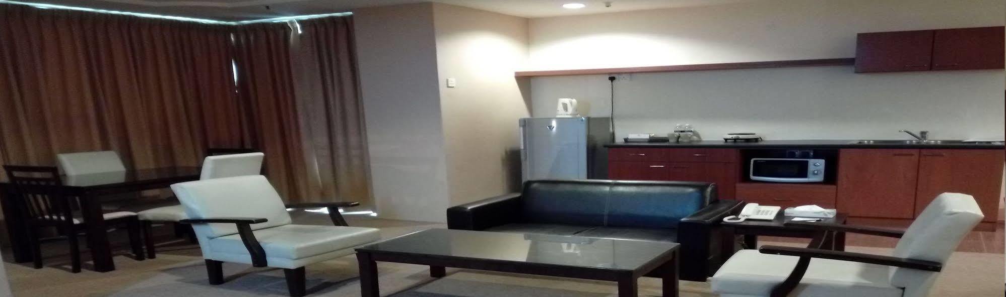 Traders Hotel 2*